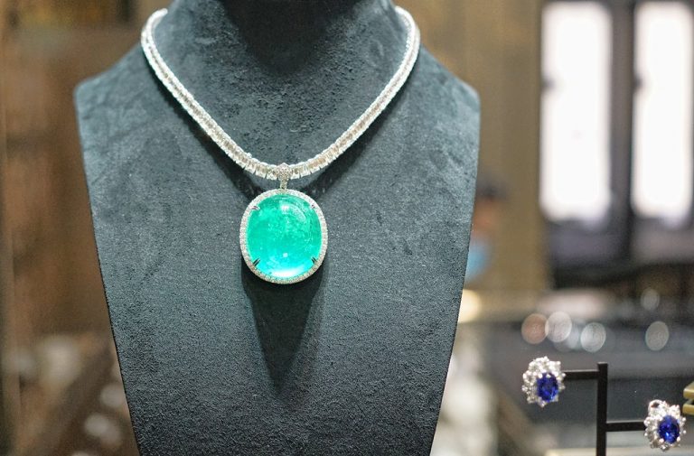 diamond necklace hong kong